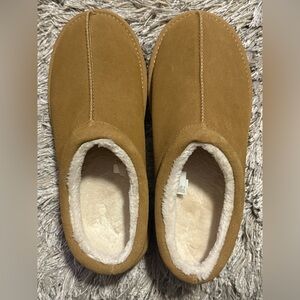 Worn Once Cozy Tan Woman’s Slippers